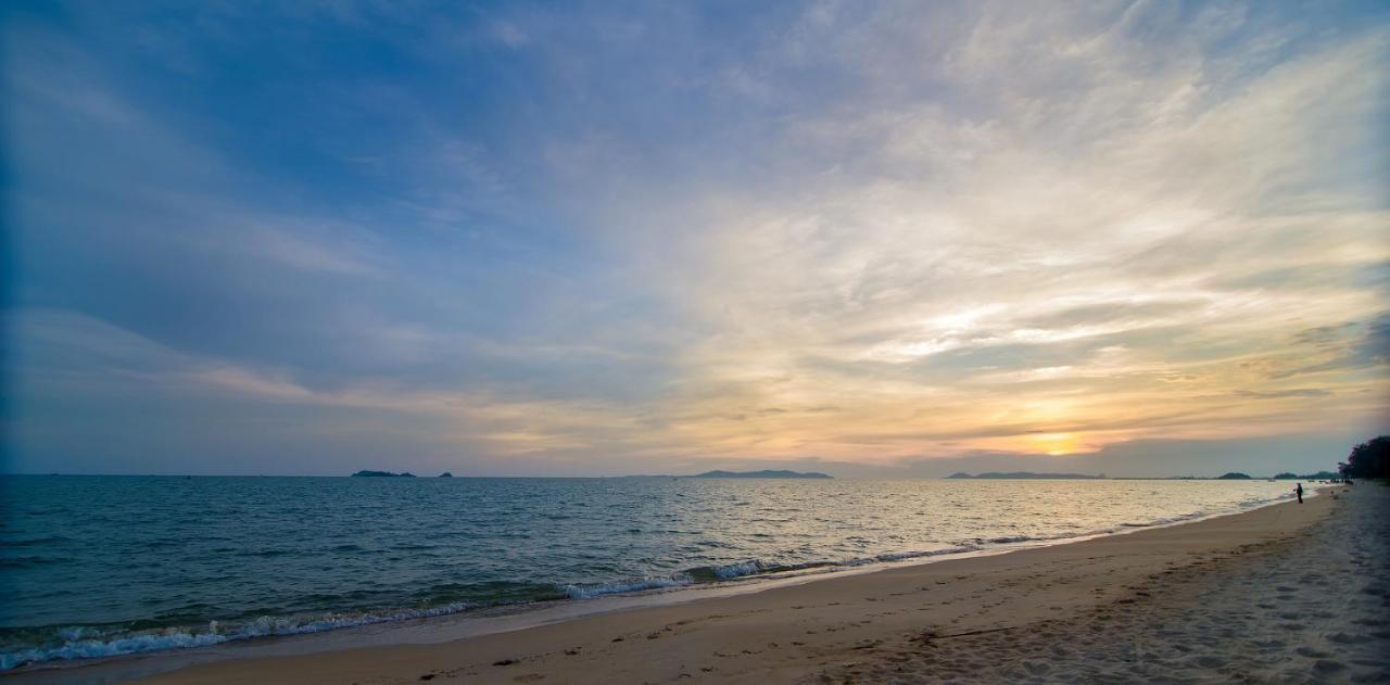 The Oriental Beach Resort Rayong Exterior foto